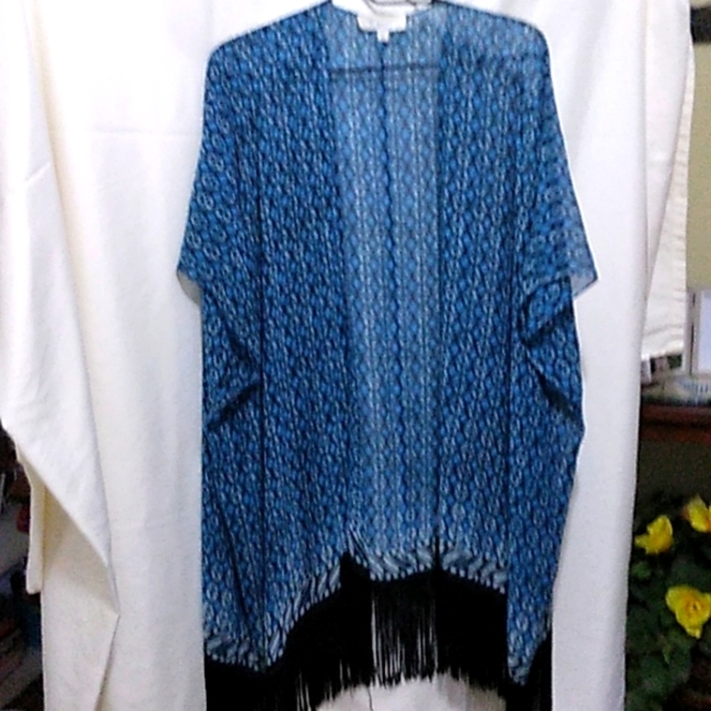 Two by Vince Camuto  fringed wrap